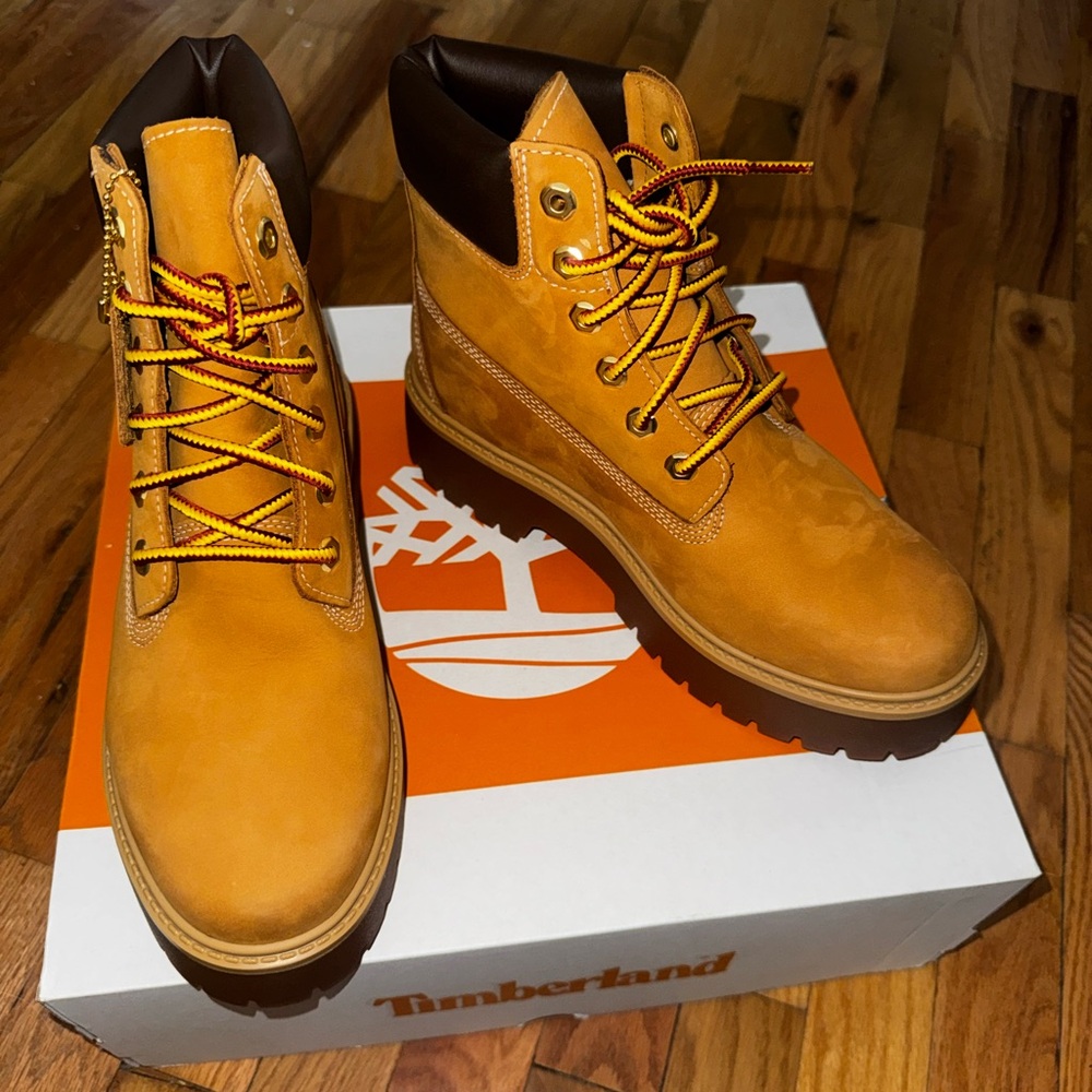 FINAL PRICE NWB Timberland Women’s Stone Street 6 In Boot Color Wheat - Picture 2 of 7